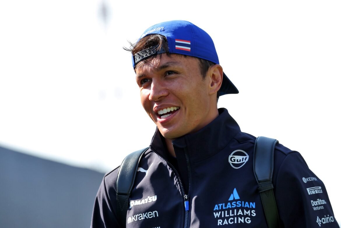Albon destaca a dedicação incansável de Verstappen pelas corridas.