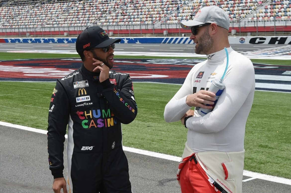 Bubba Wallace faz comentário engraçado sobre 'aposentadoria' após a melhor qualificação em oval de SVG