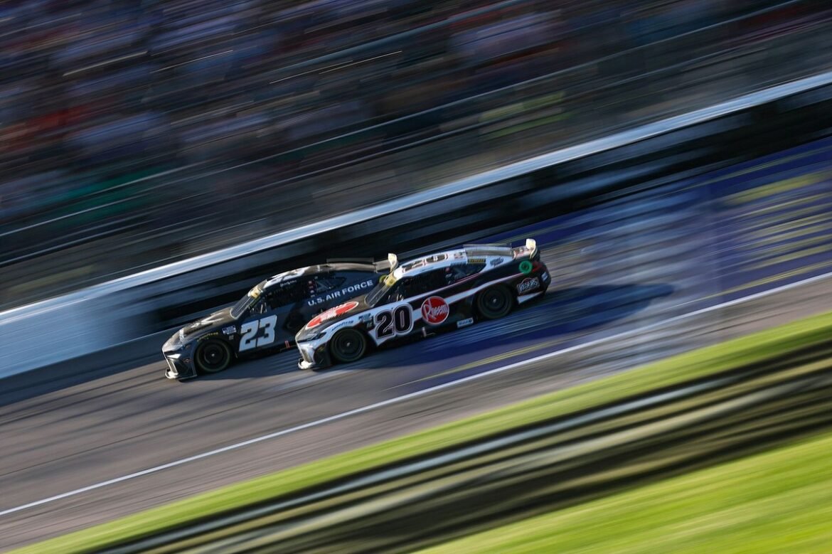 Classificação atualizada dos playoffs da NASCAR Cup após Kansas