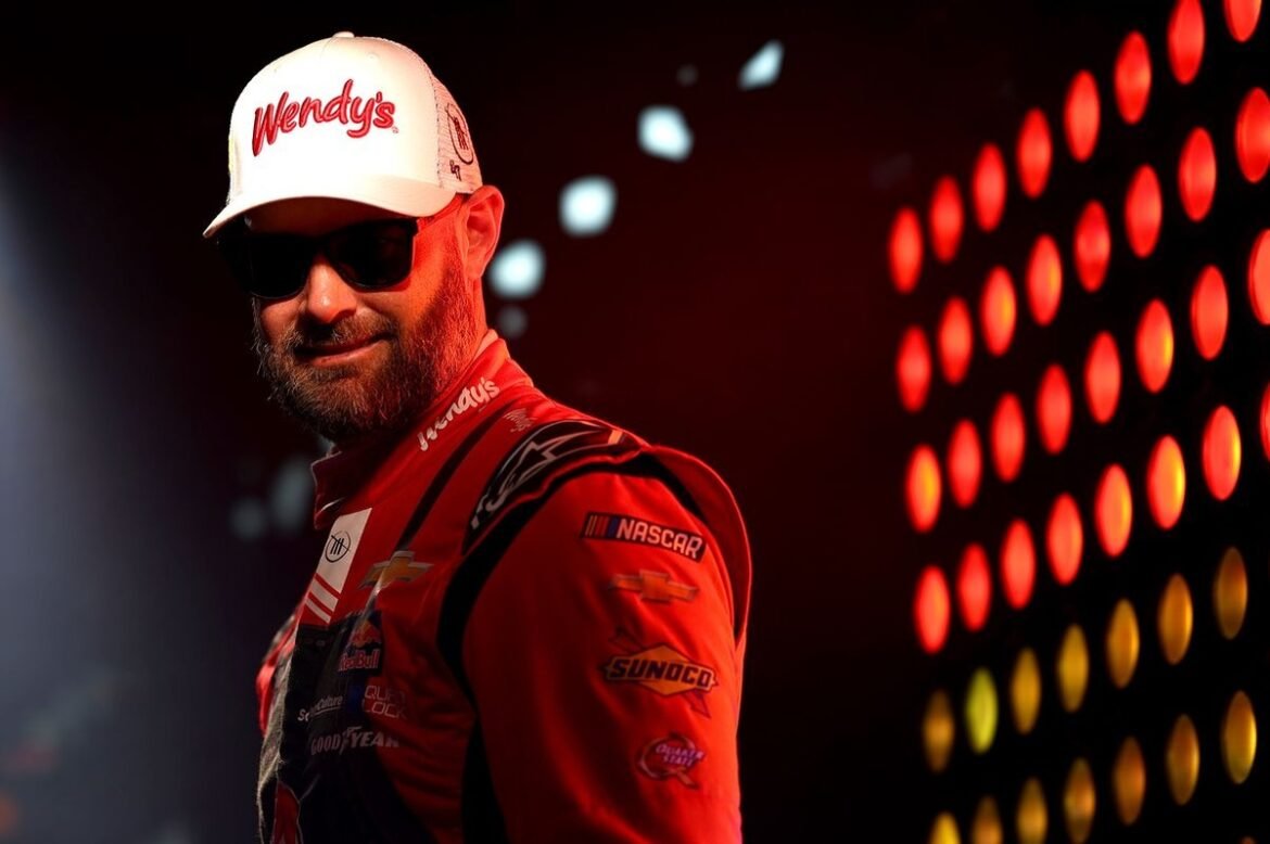 Eu me culpo pela eliminação nos playoffs da NASCAR