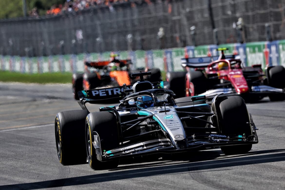 Mercedes esclarece por que não interveio na disputa entre Russell e Antonelli em Baku.