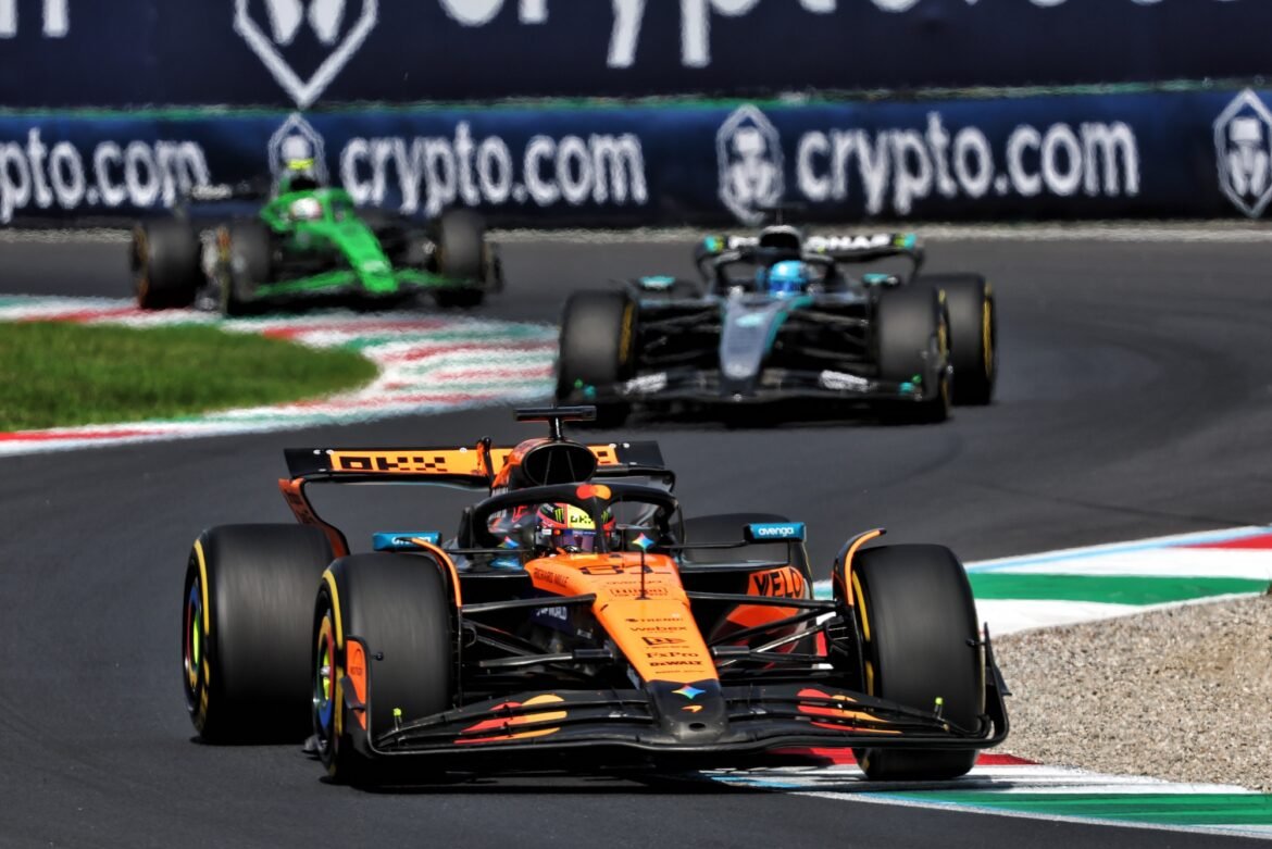 Wolff considera arriscada a abordagem da McLaren com Norris e Piastri.