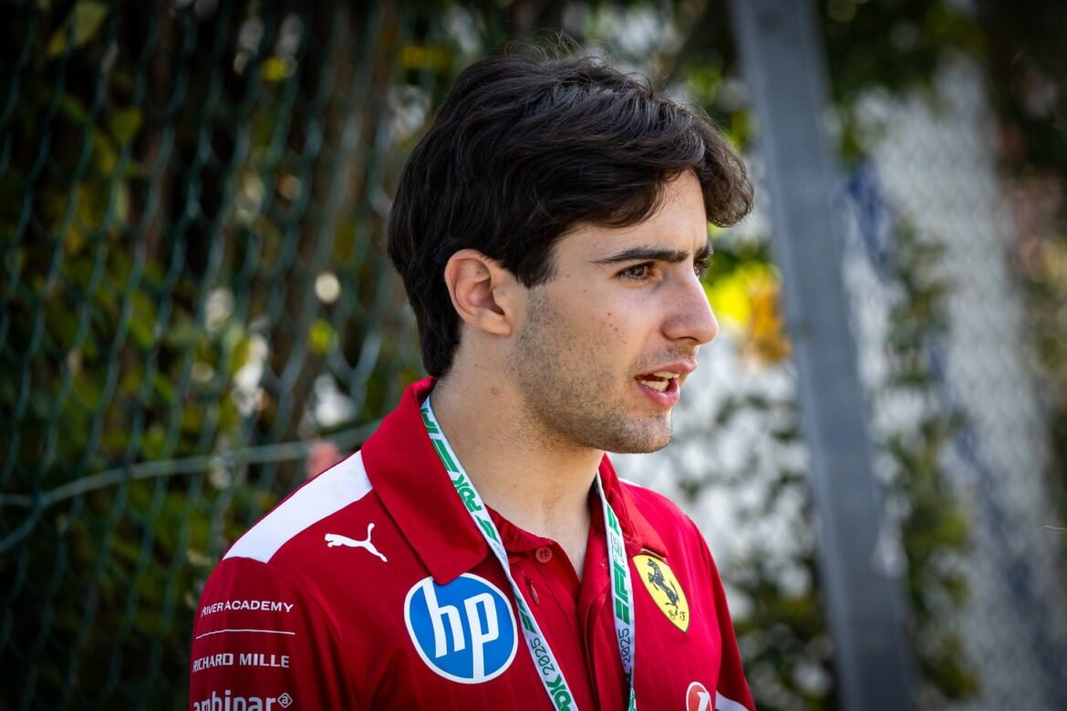 Brasileiro Rafa Câmara fecha contrato com a Invicta e compete na Fórmula 2 em 2026.