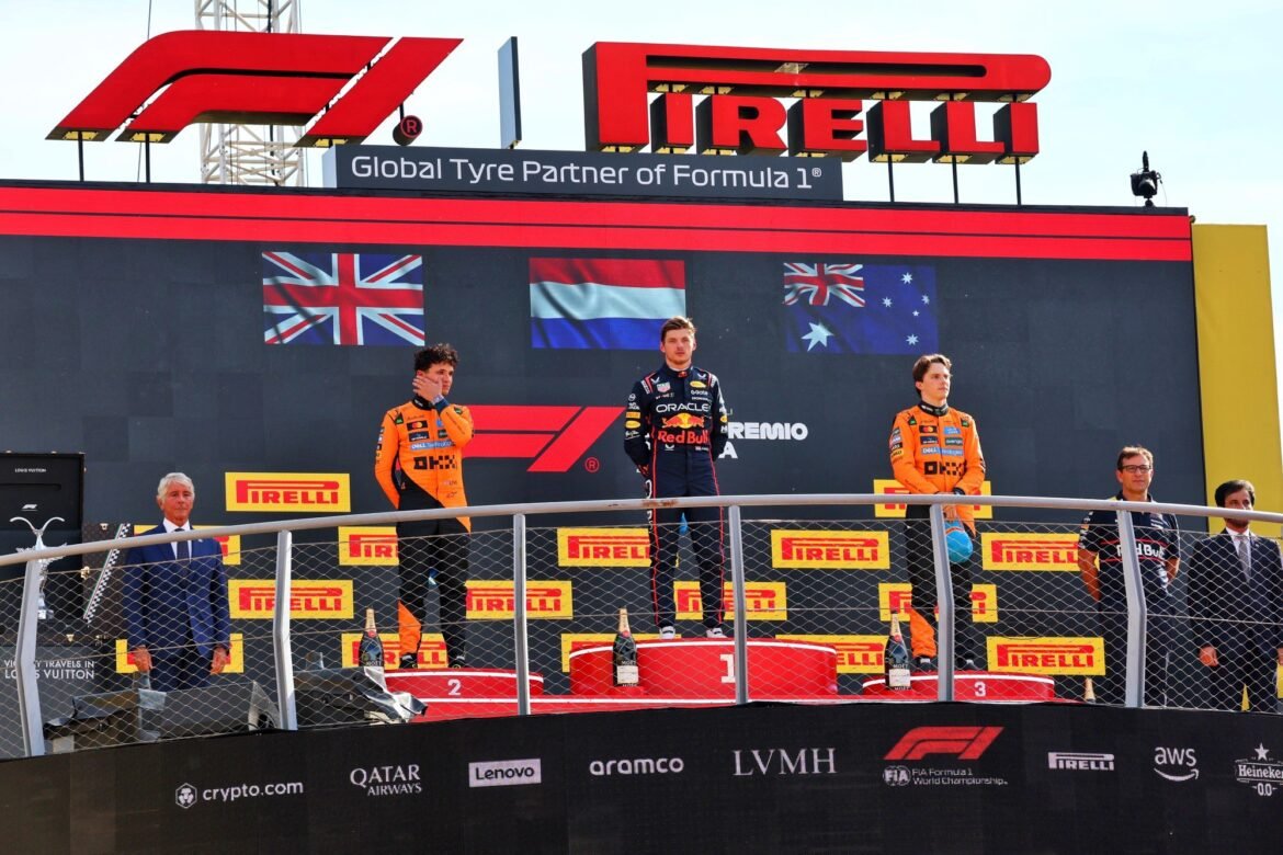 Hamilton destaca a vantagem de ser o "caçador" na fase final do campeonato.