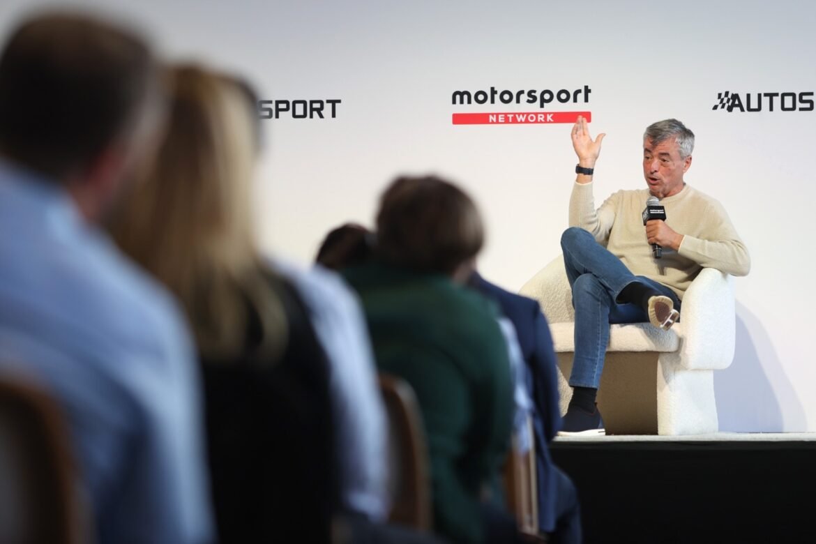 Lewis Hamilton sugere que câmeras da Apple possam ser utilizadas em carros de F1 após o sucesso do filme "F1"