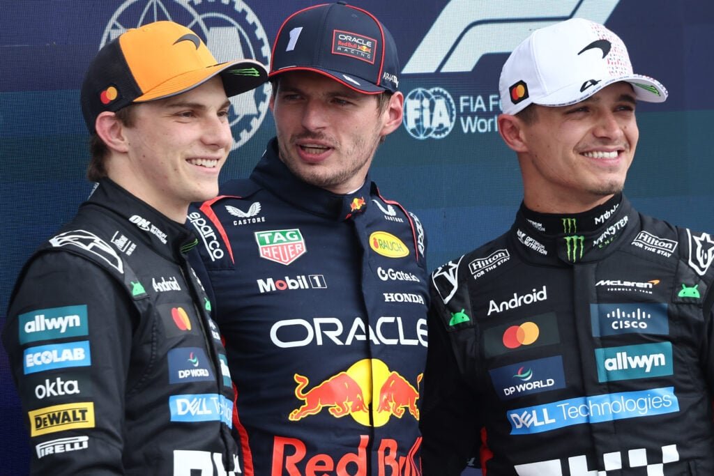 Oscar Piastri, Max Verstappen e Lando Norris após a qualificação para o Grande Prêmio Britânico de F1 de 2025