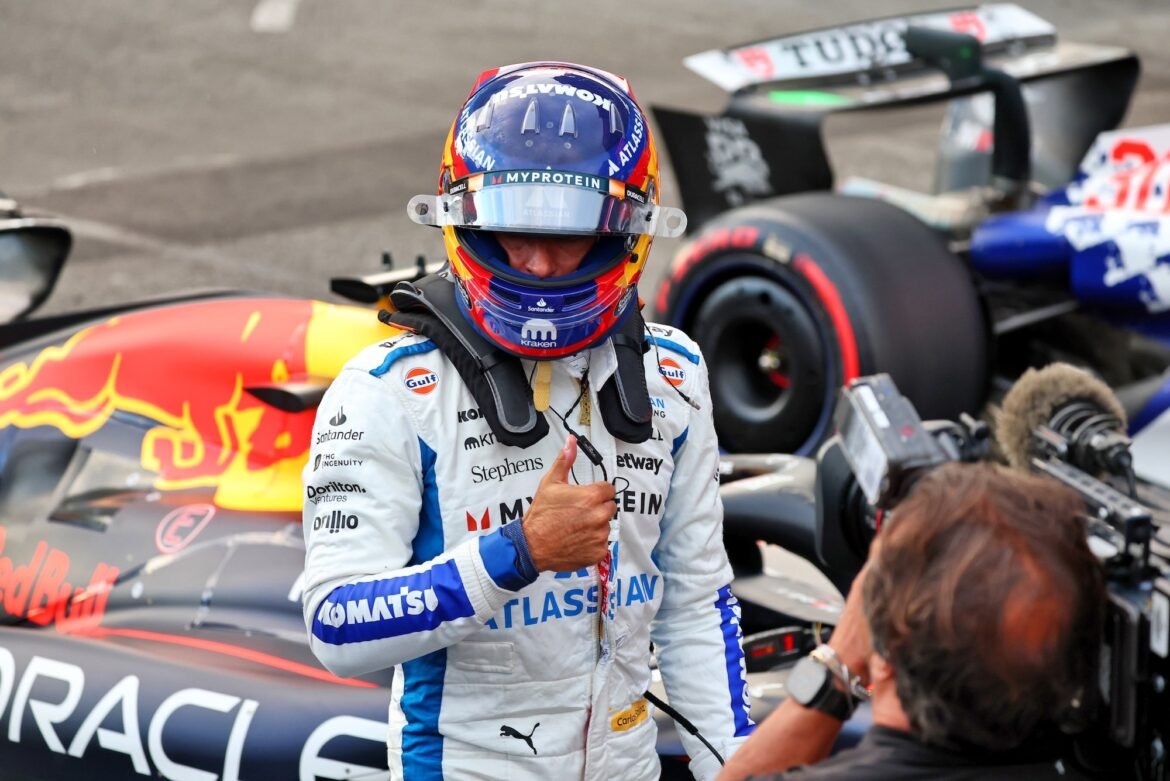Mercedes responde a acusação e McLaren lidera voltas.