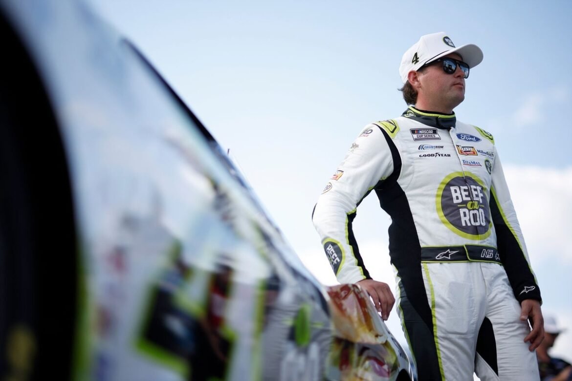 Noah Gragson critica as avaliações de 25 pilotos da NASCAR, afirmando que "fizeram um trabalho ruim"