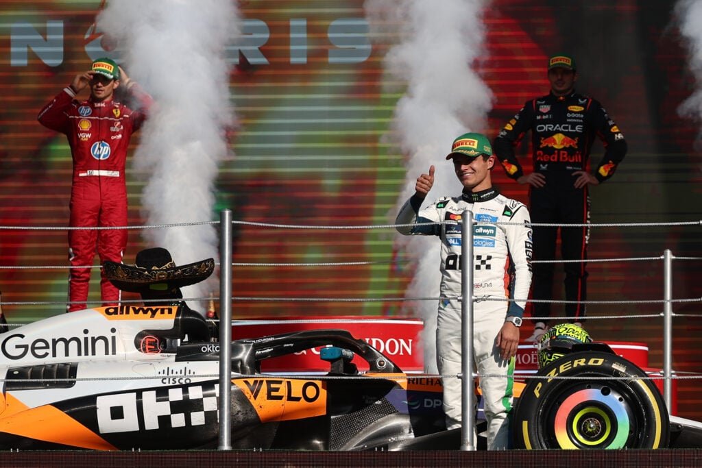 Lando Norris celebra sua vitória no Grande Prêmio da Cidade do México de F1