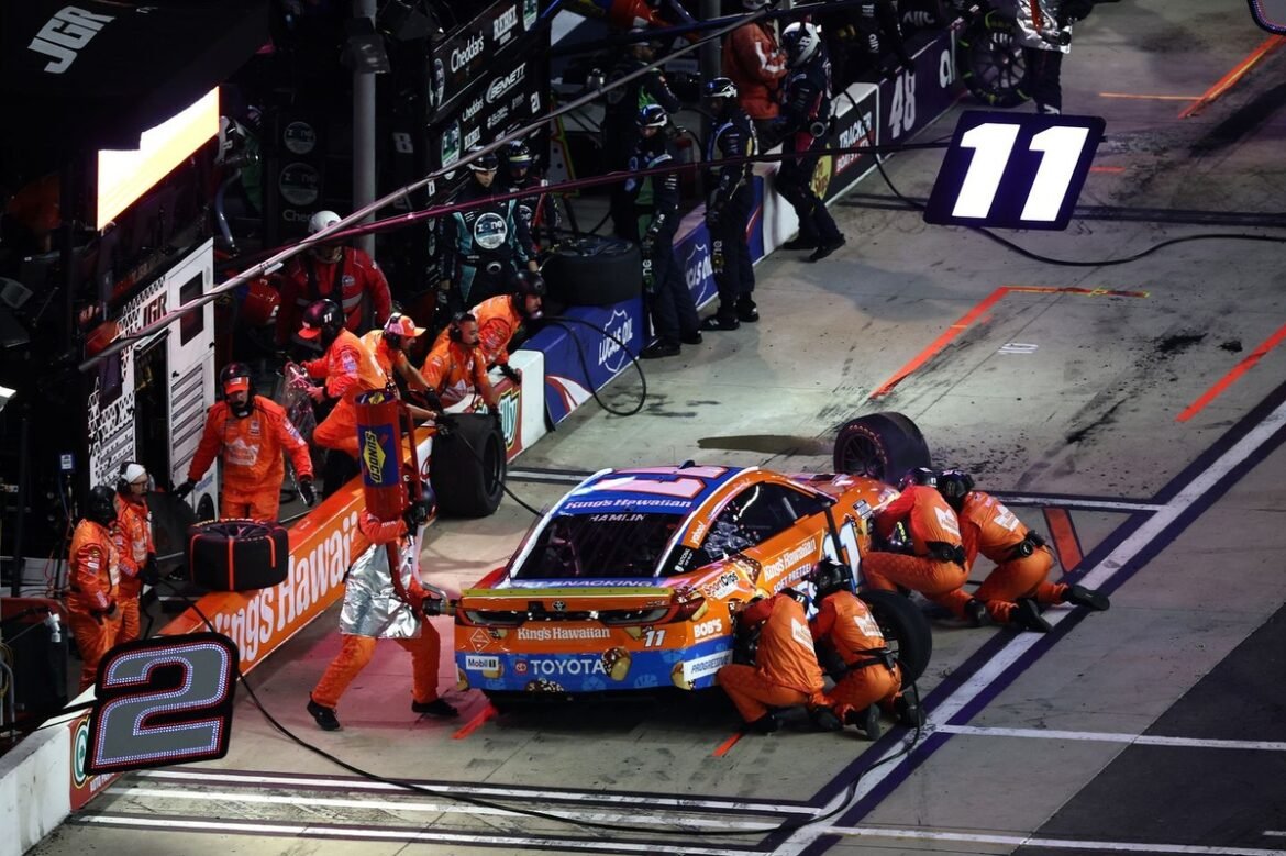 "Um pouco absurdo," diz a NASCAR sobre a possível punição a Denny Hamlin.