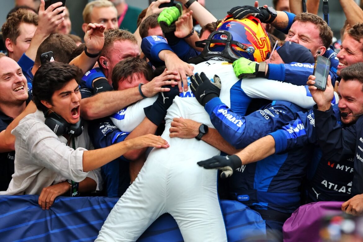 Vowles menciona um momento "que teve grande importância" após o pódio de Sainz em Baku.