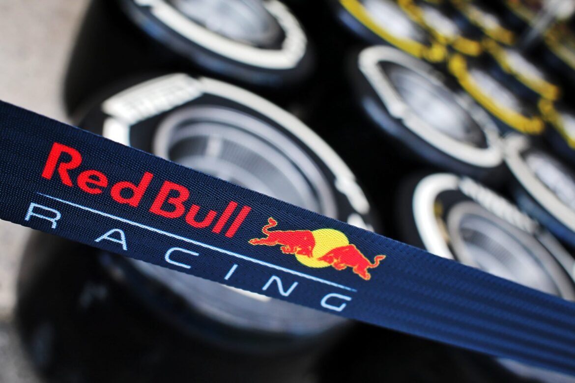 Comissão Europeia apura a Red Bull por suposta infração das normas de competição.