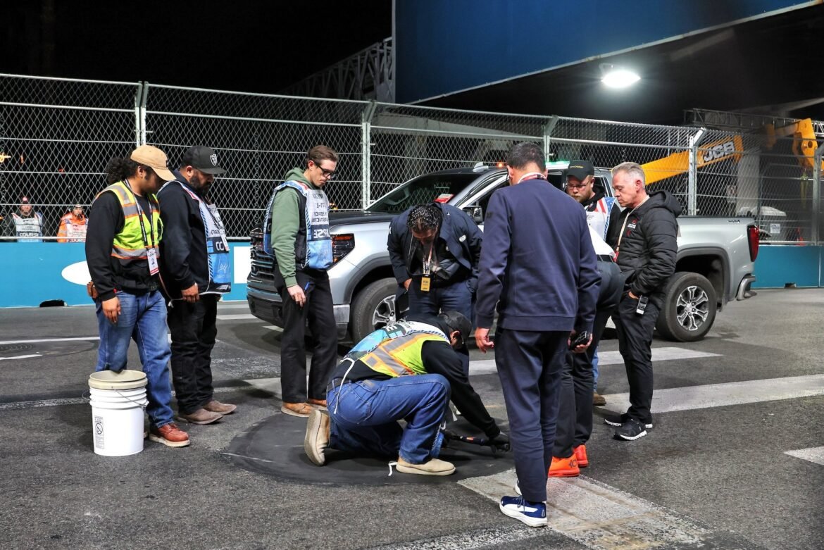 FIA descobre 14 problemas e realiza consertos emergenciais no circuito de Las Vegas.