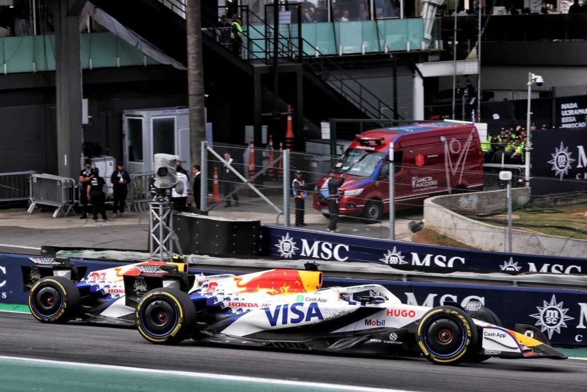 Os Touros de Racing postergam a divulgação da dupla para 2026 e deixam Lawson em espera.
