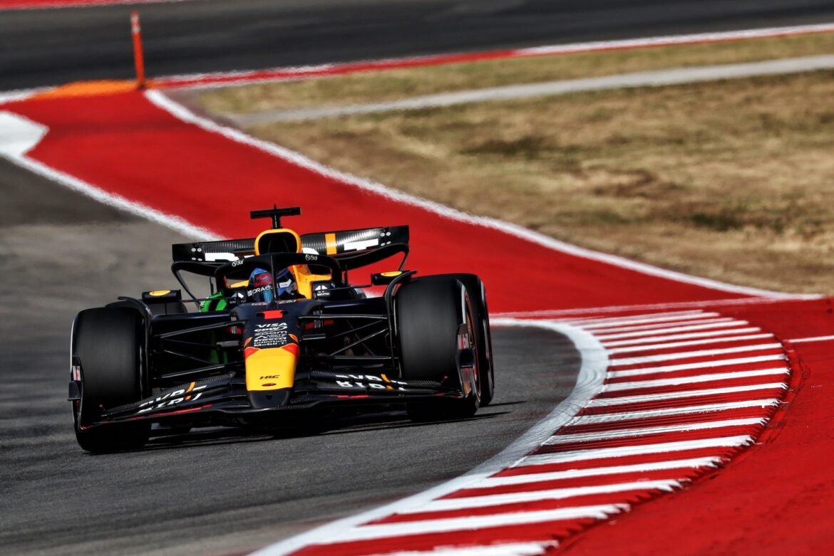 Réplicas em escala real do RB20 de Verstappen estarão disponíveis para colecionadores no Brasil.