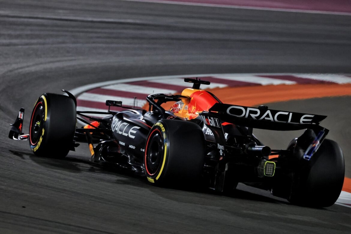 Simulações de sexta-feira indicam que Piastri está forte no Catar, enquanto Verstappen fica em alerta.