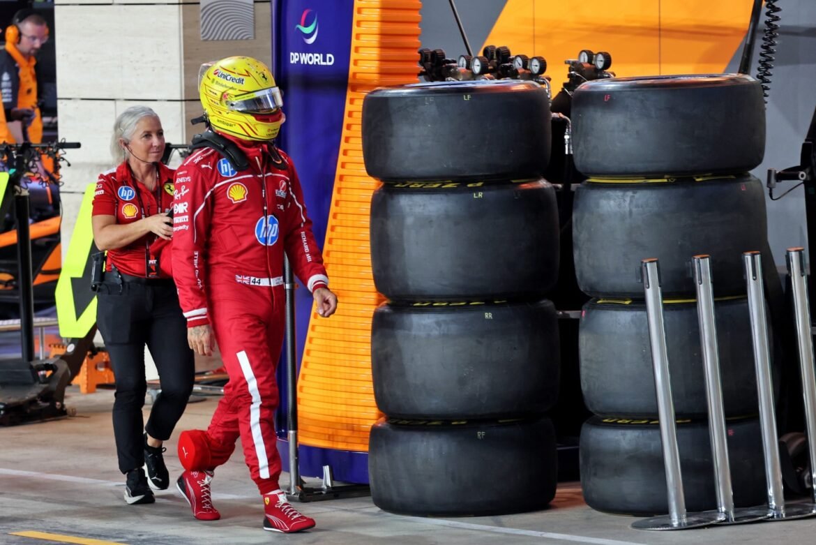 Após uma fase desafiadora, Hamilton se pronuncia e responde às críticas.
