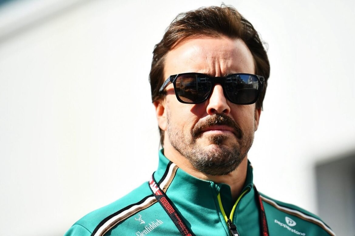 Fernando Alonso é visto em um Mercedes ultra-raro avaliado em milhões de dólares em Mônaco.