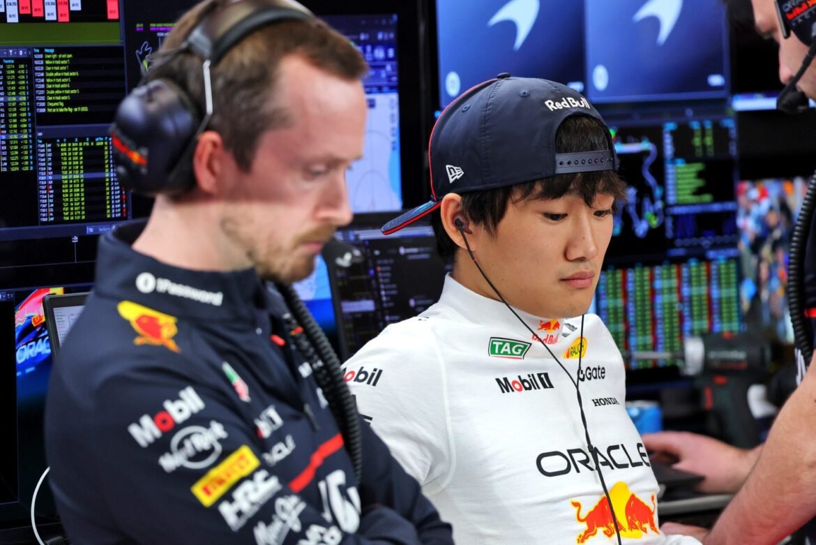 Red Bull confia em Tsunoda para auxiliar Verstappen na disputa pelo título.