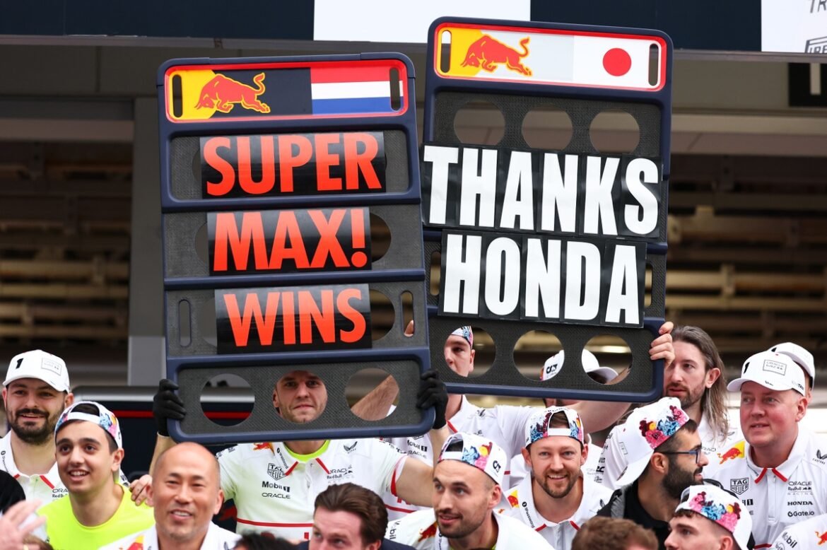 Red Bull se despede da Honda com um vídeo repleto de memórias, encerrando uma parceria de oito anos na F1.