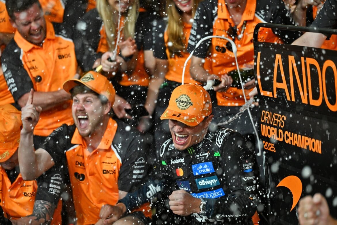 Sainz apoia Norris após comentários negativos e elogia conquista do britânico.