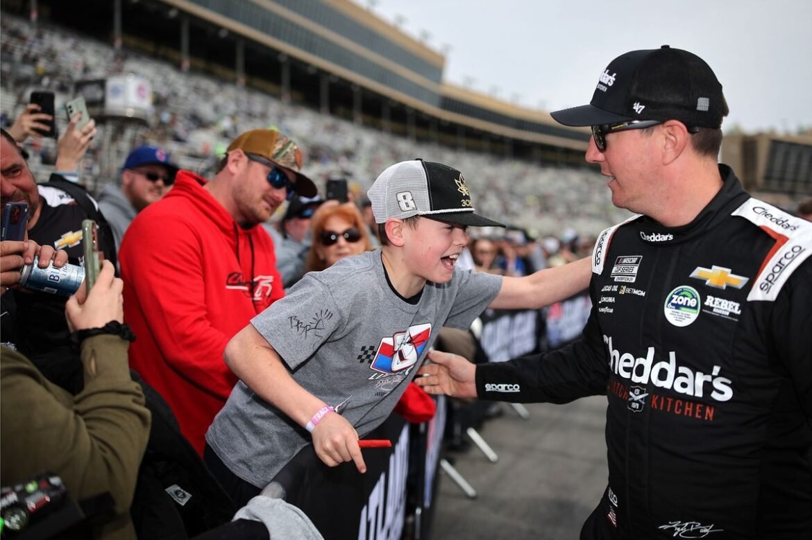 A Pacific Life Insurance pede a rejeição da ação de Kyle Busch no valor de US$ 8,5 milhões.