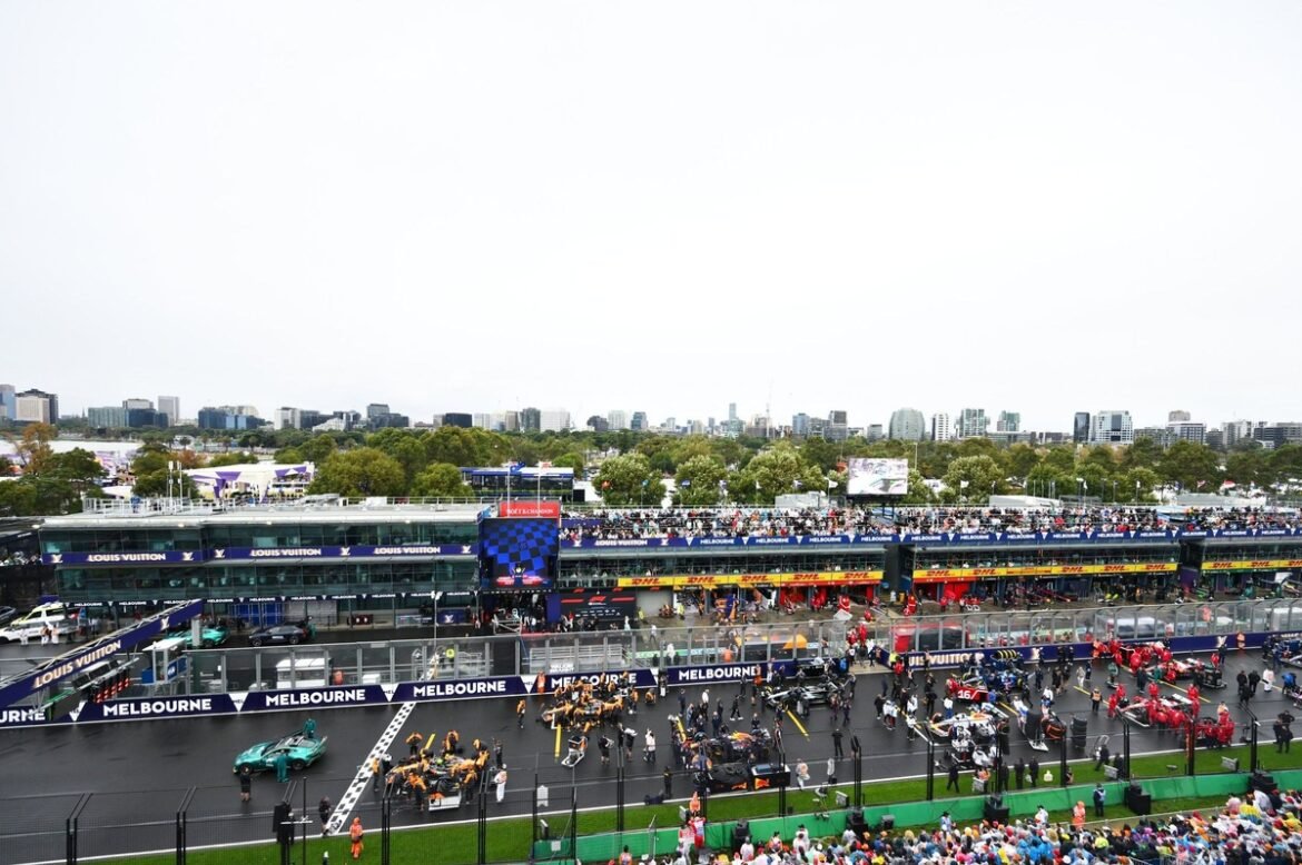 F1 anuncia nova parceria com o Standard Chartered, ampliando apoio para a F1 Academy.
