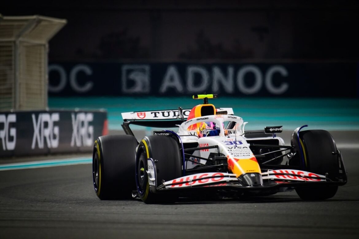 Fãs de F1 dão suas opiniões enquanto os Racing Bulls apresentam os uniformes e macacões para 2026.