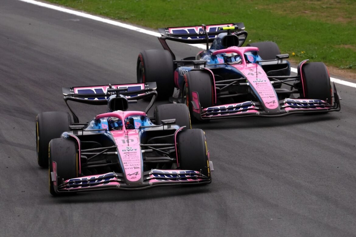 Fogo Alpino ativa unidade de potência da Mercedes antes da transição da Renault para a F1 em 2026