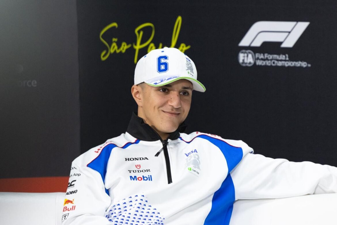 Hadjar comenta sobre o "segredo" para competir contra Verstappen na Red Bull.