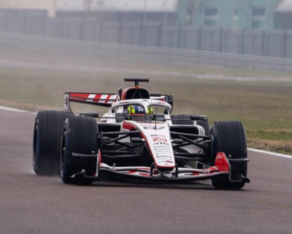 Hamilton encanta com o SF-26 e Haas se destaca em Fiorano.