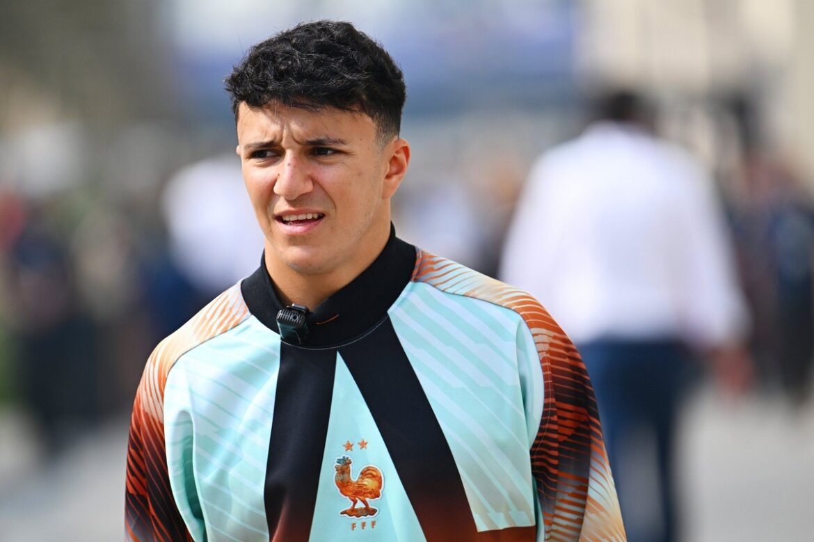 Isack Hadjar prevê disputa pelo título da F1 enquanto a Red Bull se prepara para 2026.