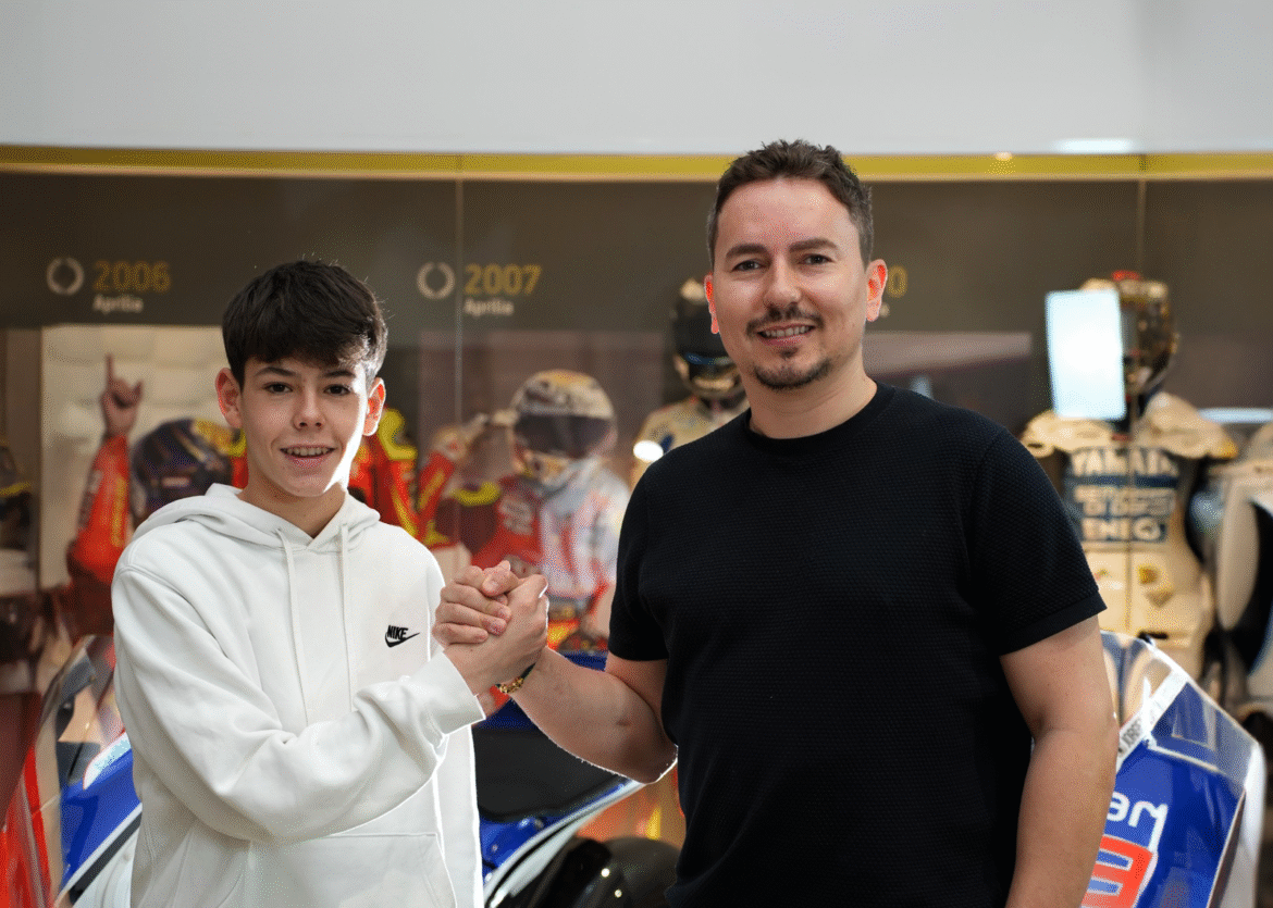 Lenda do MotoGP Jorge Lorenzo assume cargo de gerente esportivo para jovem estrela espanhola.