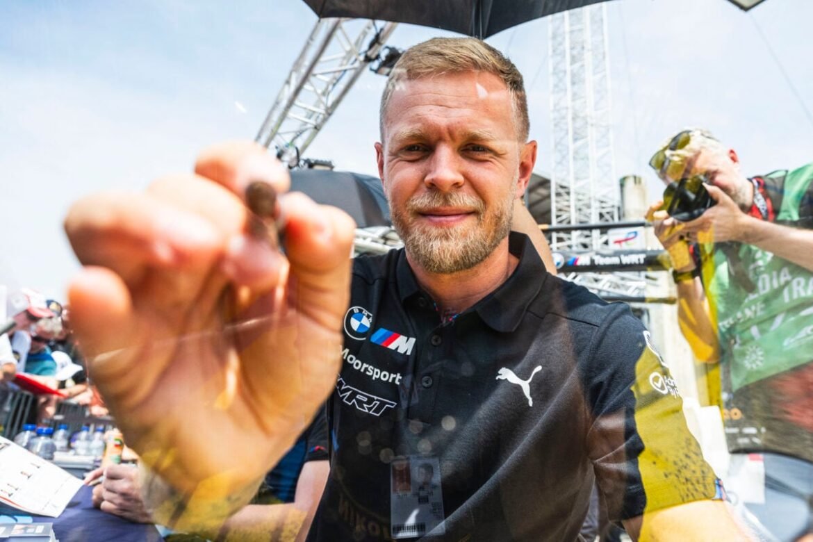 Magnussen afirma estar 'honrado' por ter interpretado o 'vilão' em filme da F1 com Brad Pitt.