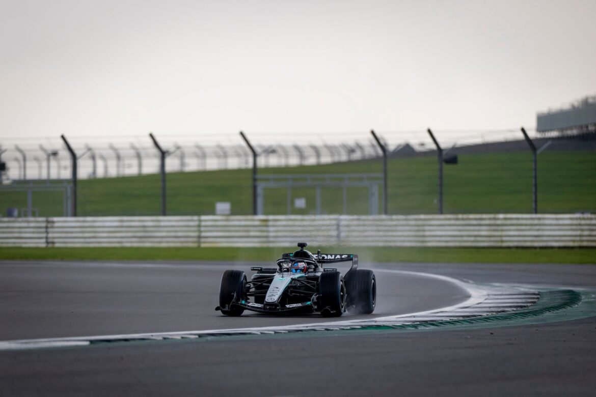Mercedes finaliza 67 voltas em Silverstone com o W17