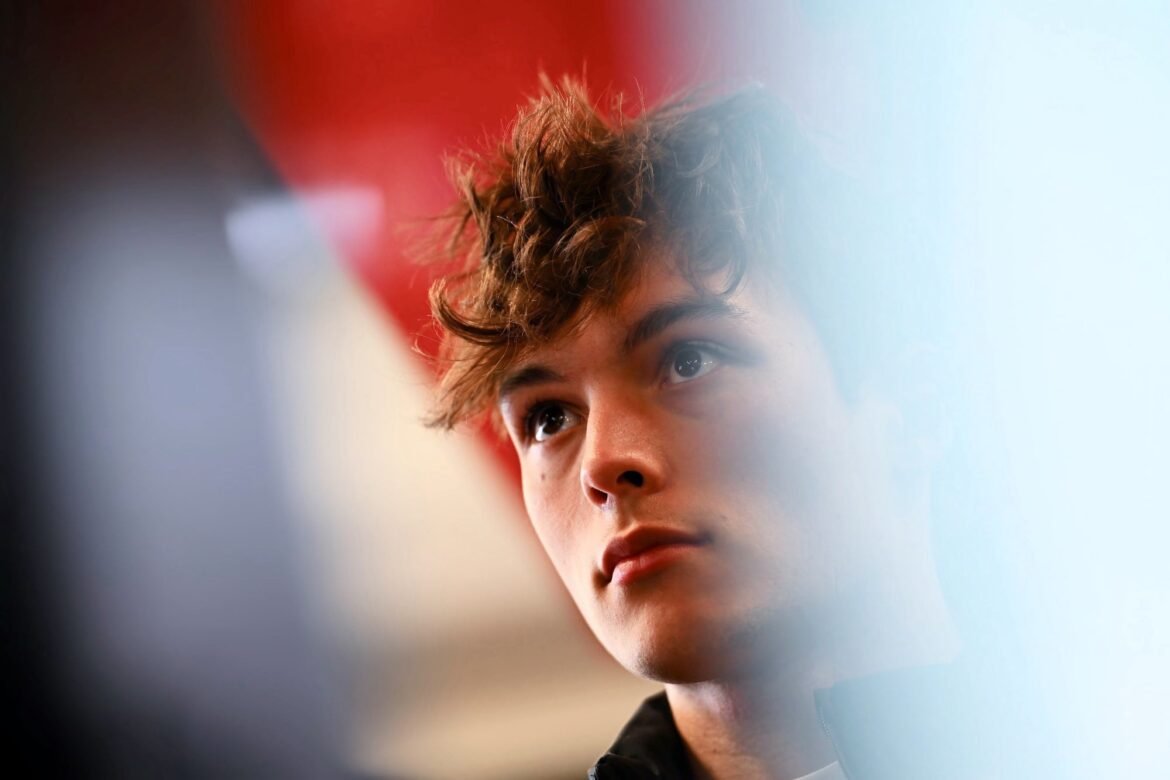 Problema na unidade de potência restringe Bearman durante o teste da Haas.