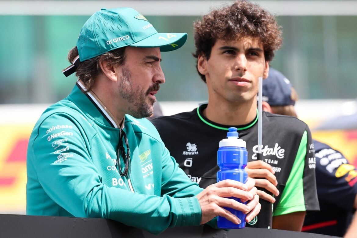 Ralf Schumacher acredita que Alonso ainda tem chances de ser campeão.