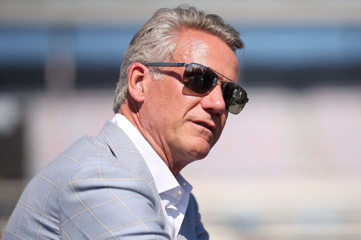 Steve Phelps irá renunciar ao cargo de Comissário da NASCAR antes da temporada de 2026.