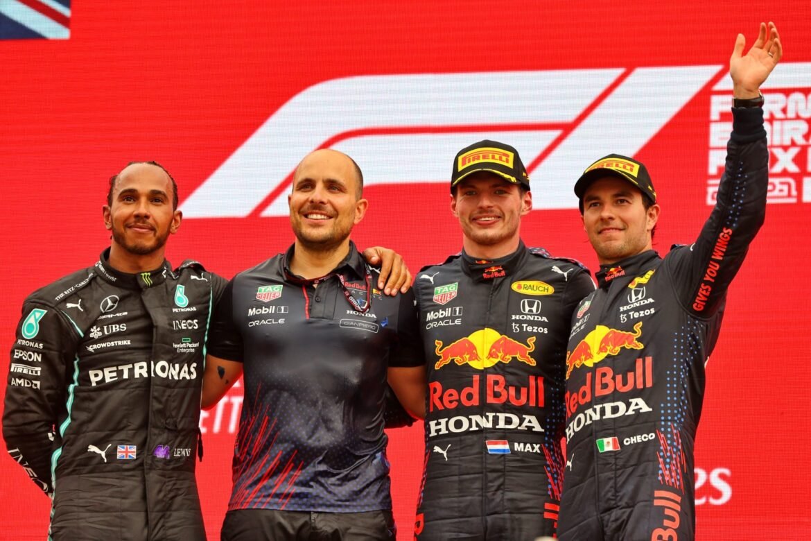 Verstappen comenta sobre a ascensão de Newey na Aston Martin diante de especulações sobre Lambiase.