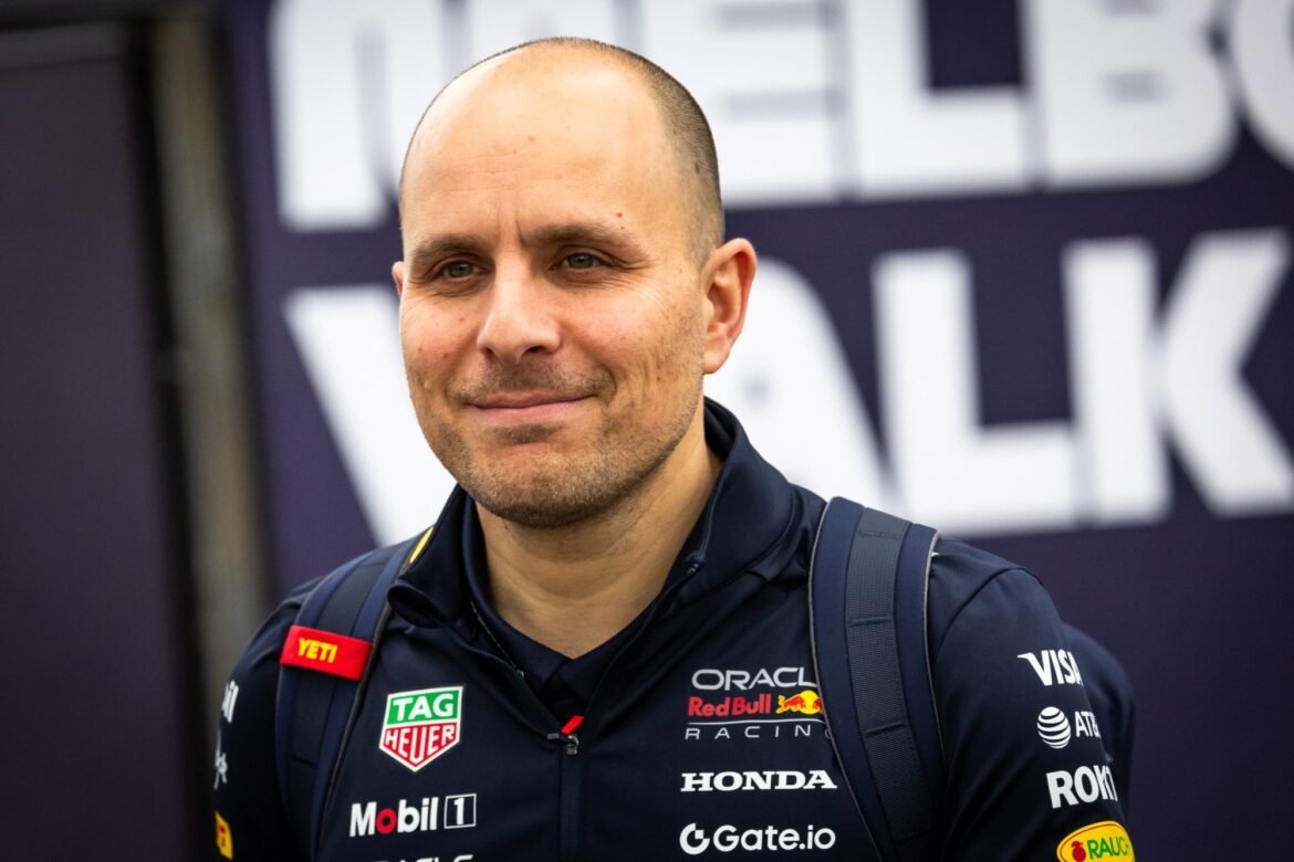 Verstappen comentou: 'Eu já previa que ele continuaria' sobre a permanência de Lambiase.