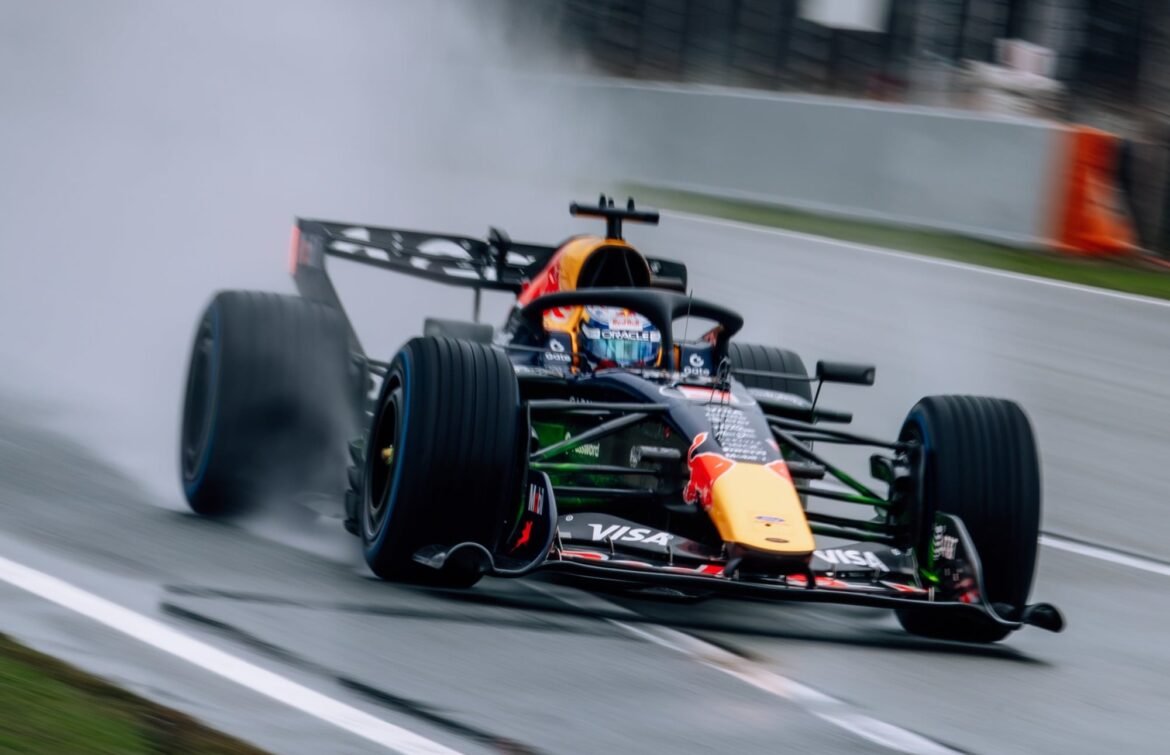 Verstappen leva a Red Bull para a pista no encerramento dos testes em Barcelona.