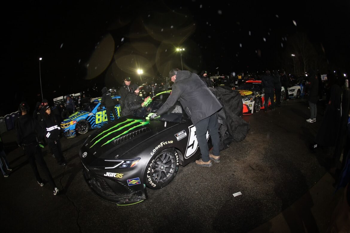 A arbitragem da NASCAR Cup Clash foi um pouco confusa.