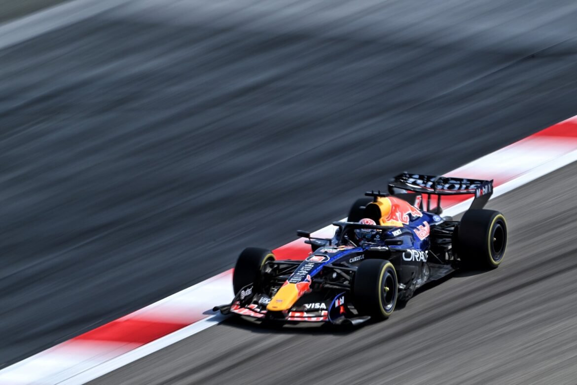 A pressão cresce sobre a Mercedes e a Red Bull nos últimos testes da pré-temporada.