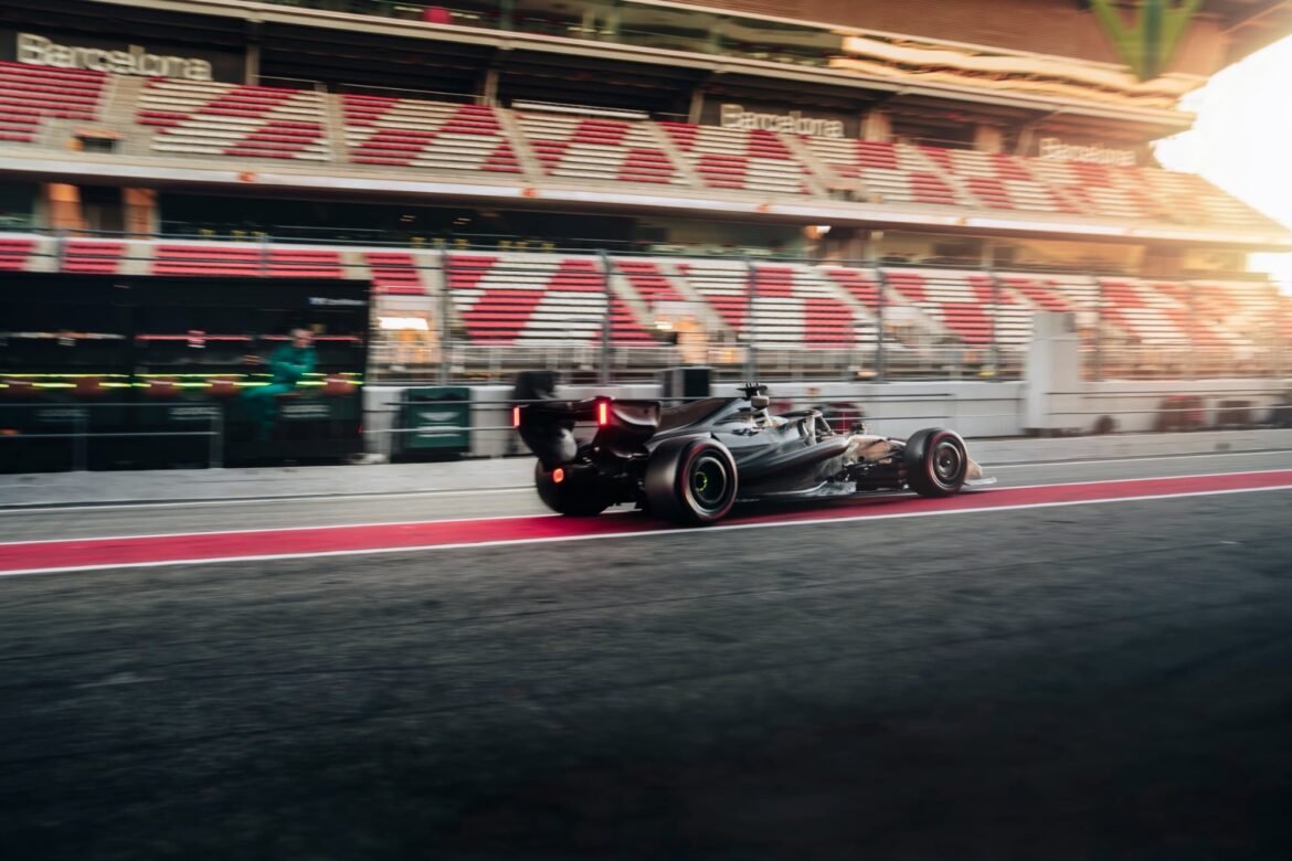 Alonso deseja acompanhar o progresso do carro para determinar seu futuro