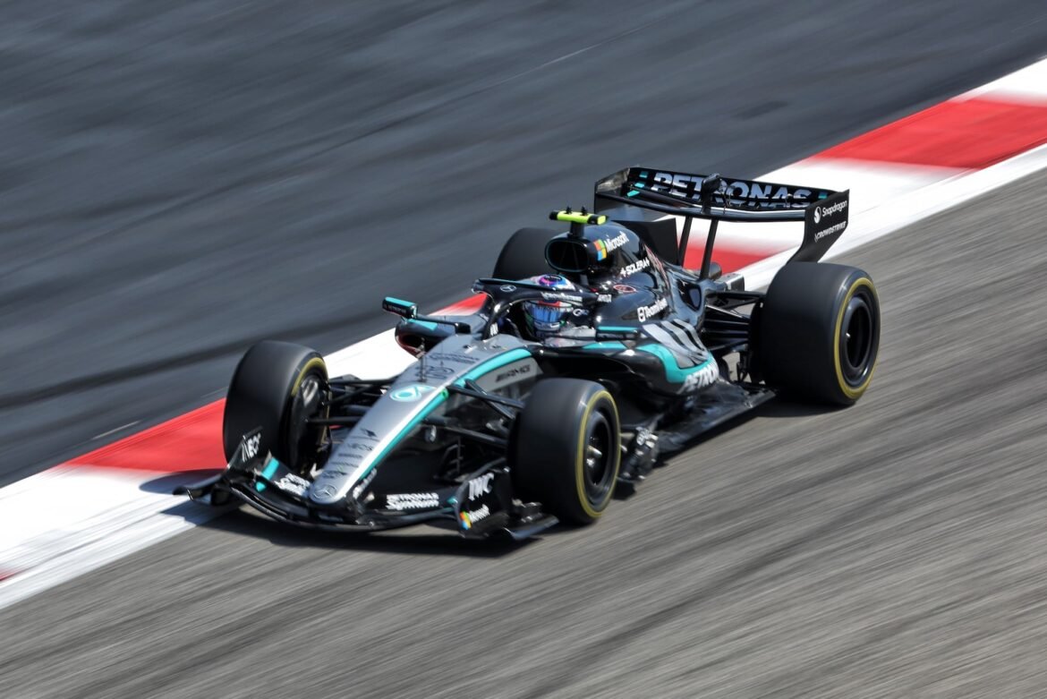 Atualizações do W17 destacam o dia da Mercedes no Bahrein.