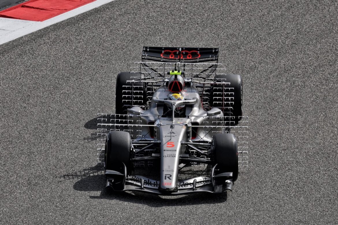 Audi surpreende e apresenta sidepod inovador para 2026.