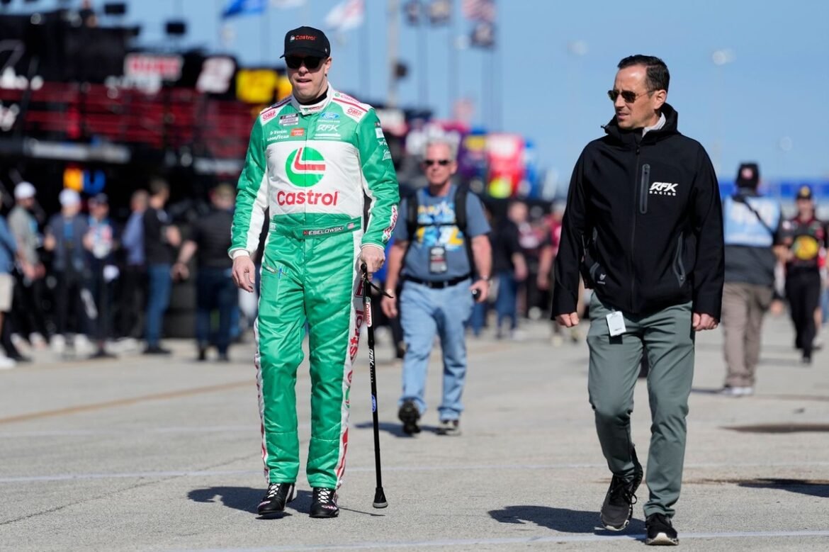 Brad Keselowski em recuperação tem o piloto especialista em circuitos, Joey Hand, à disposição para COTA.