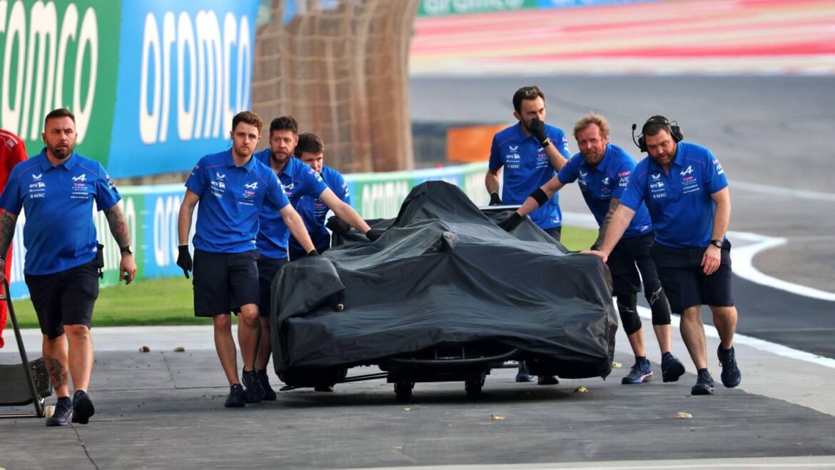 Charles Leclerc é o mais rápido em dia de testes da F1 2026, marcado por cinco bandeiras vermelhas
