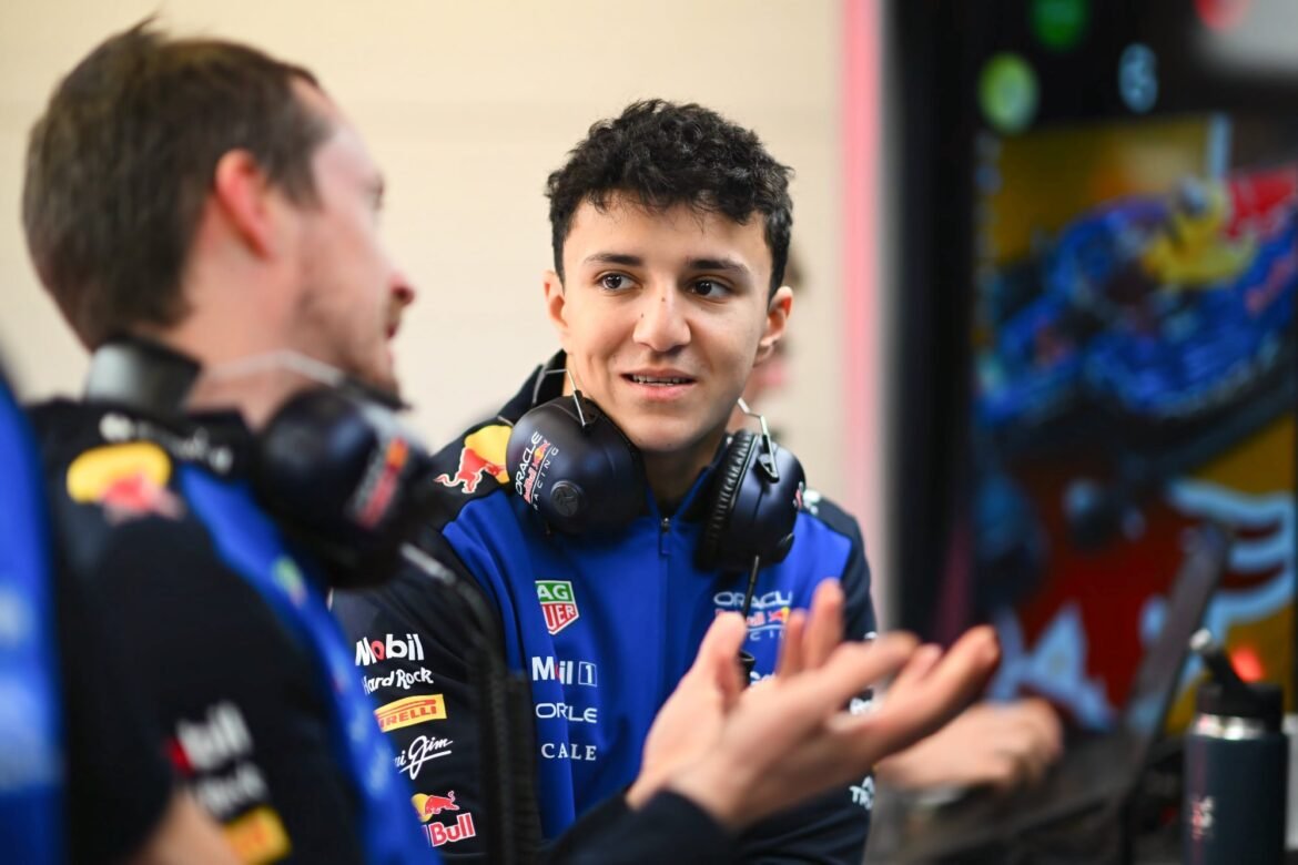 Hadjar afirma que a colaboração com Verstappen "tem sido excelente"