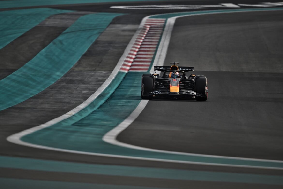 Mekies destaca o empenho da equipe na recuperação da Red Bull em 2025.